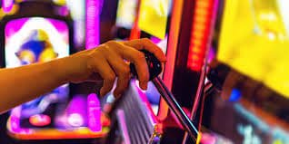 inwwa မိုဘိုင်းအက်ပ် ဖြင့် Myanmar ကစားသမားတစ်ဦး Sportsbook ကစားနေသောမြင်ကွင်း